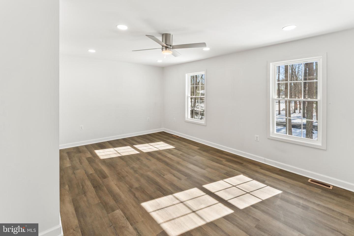 723 LAKE CAROLINE DR, RUTHER GLEN, Virginia 22546, 3 Bedrooms Bedrooms, 13 Rooms Rooms,3 BathroomsBathrooms,Residential,For sale,723 LAKE CAROLINE DR,VACV2009474 MLS # VACV2009474