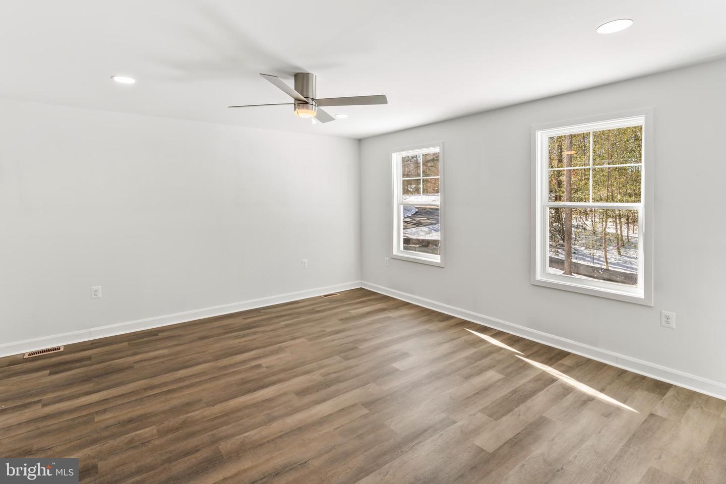 723 LAKE CAROLINE DR, RUTHER GLEN, Virginia 22546, 3 Bedrooms Bedrooms, 13 Rooms Rooms,3 BathroomsBathrooms,Residential,For sale,723 LAKE CAROLINE DR,VACV2009474 MLS # VACV2009474