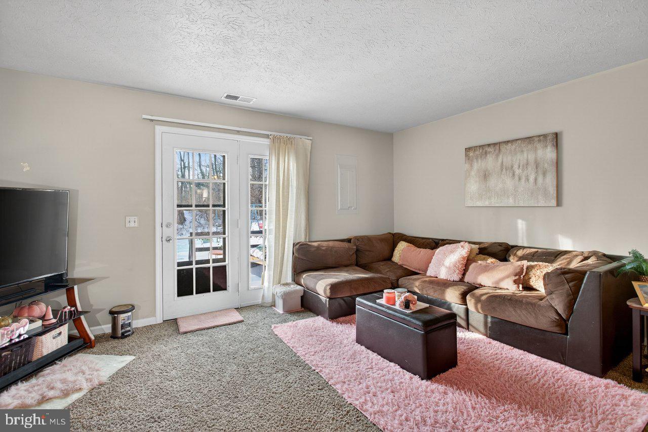 860 VINE ST, HARRISONBURG, Virginia 22802, 2 Bedrooms Bedrooms, ,1 BathroomBathrooms,Residential,For sale,860 VINE ST,VAHC2000548 MLS # VAHC2000548