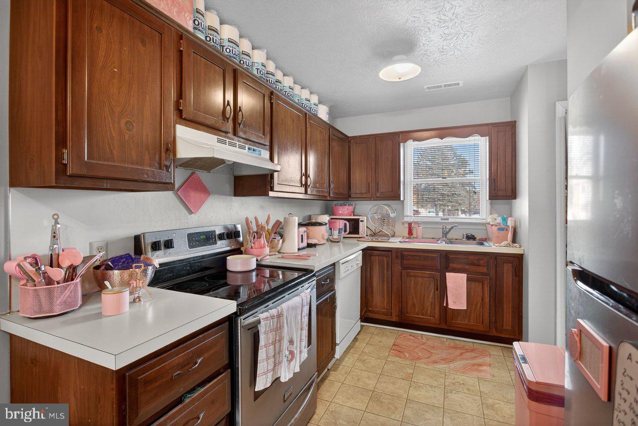 860 VINE ST, HARRISONBURG, Virginia 22802, 2 Bedrooms Bedrooms, ,1 BathroomBathrooms,Residential,For sale,860 VINE ST,VAHC2000548 MLS # VAHC2000548