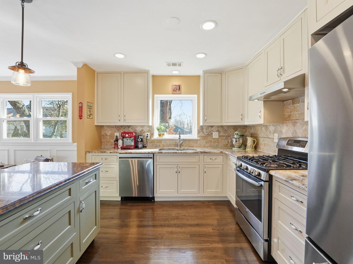 2337 N FILLMORE ST N, ARLINGTON, Virginia 22207, 5 Bedrooms Bedrooms, ,2 BathroomsBathrooms,Residential,For sale,2337 N FILLMORE ST N,VAAR2060928 MLS # VAAR2060928