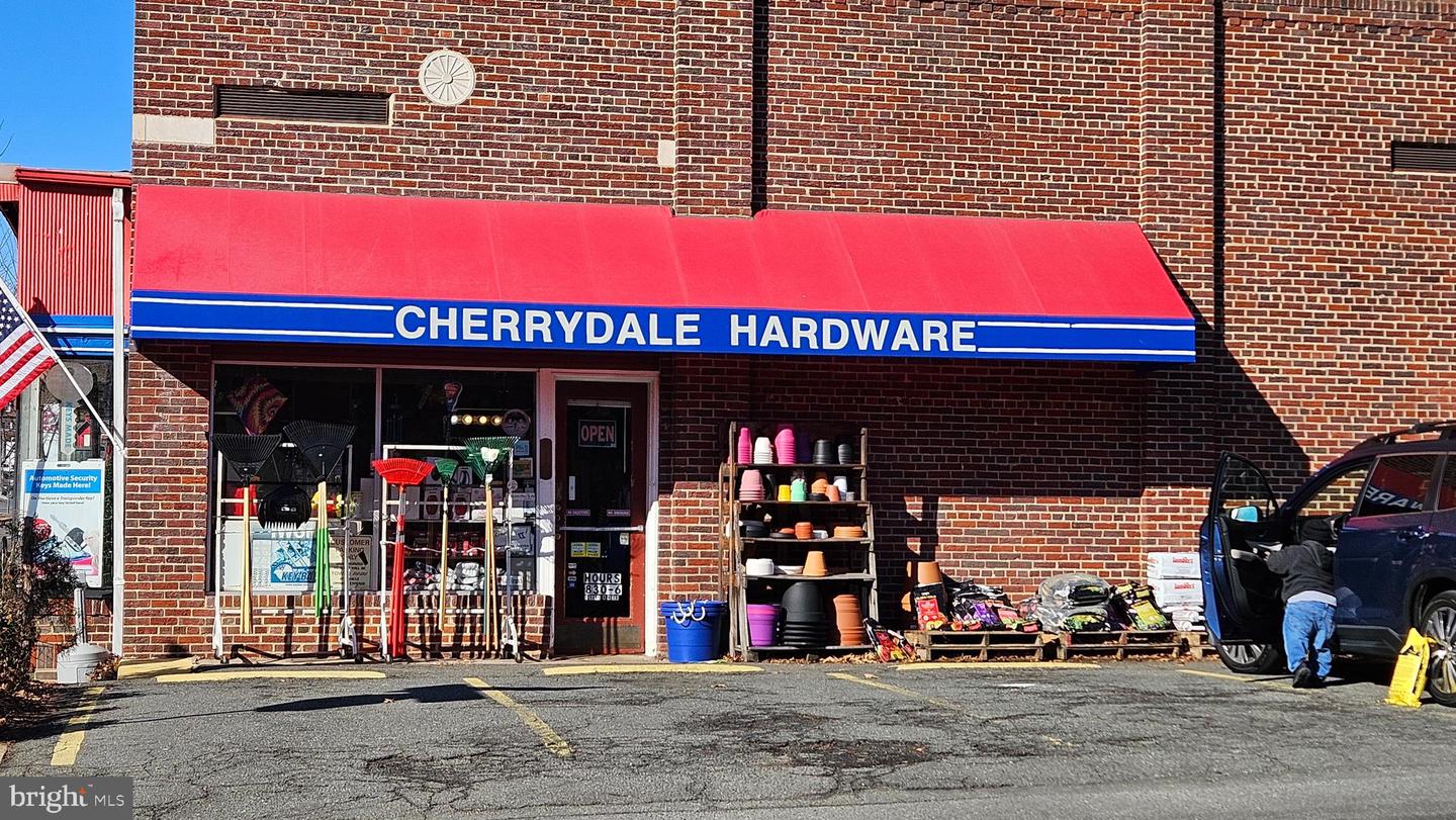 2337 N FILLMORE ST N, ARLINGTON, Virginia 22207, 5 Bedrooms Bedrooms, ,2 BathroomsBathrooms,Residential,For sale,2337 N FILLMORE ST N,VAAR2060928 MLS # VAAR2060928