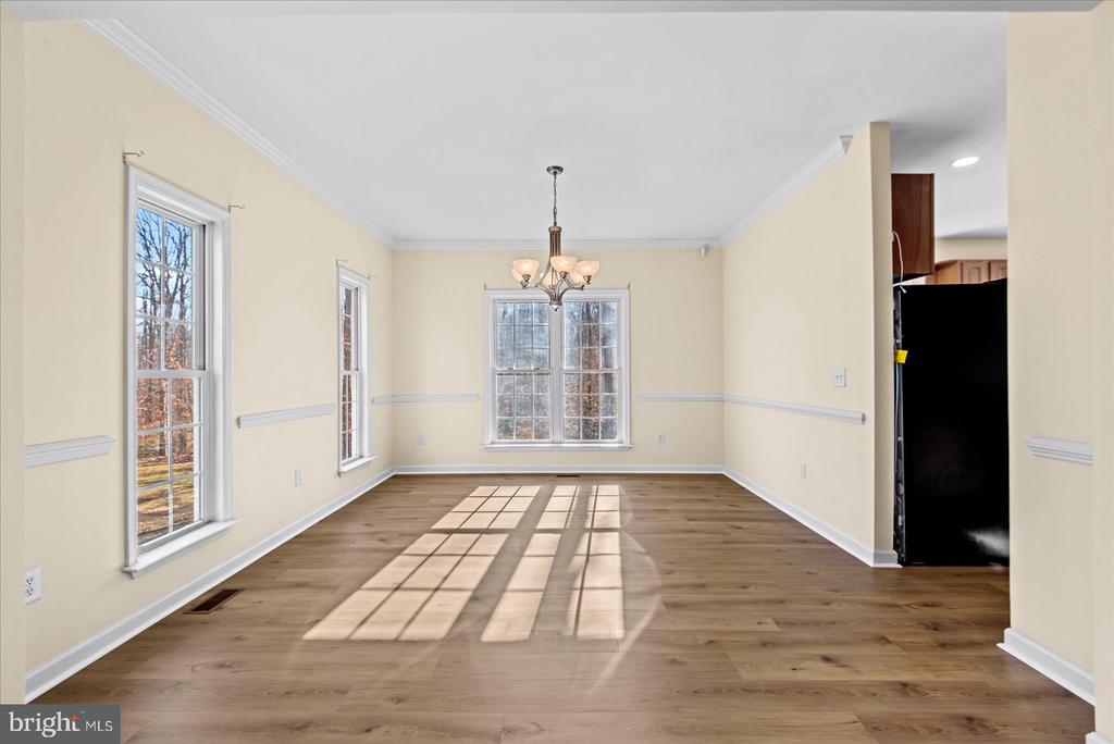 7931 LAKE ANNA PKWY, SPOTSYLVANIA, Virginia 22551, 4 Bedrooms Bedrooms, ,3 BathroomsBathrooms,Residential,7931 LAKE ANNA PKWY,VASP2039044 MLS # VASP2039044