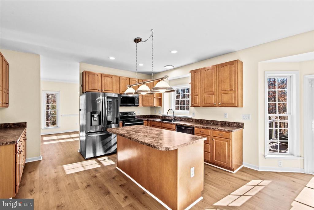 7931 LAKE ANNA PKWY, SPOTSYLVANIA, Virginia 22551, 4 Bedrooms Bedrooms, ,3 BathroomsBathrooms,Residential,7931 LAKE ANNA PKWY,VASP2039044 MLS # VASP2039044