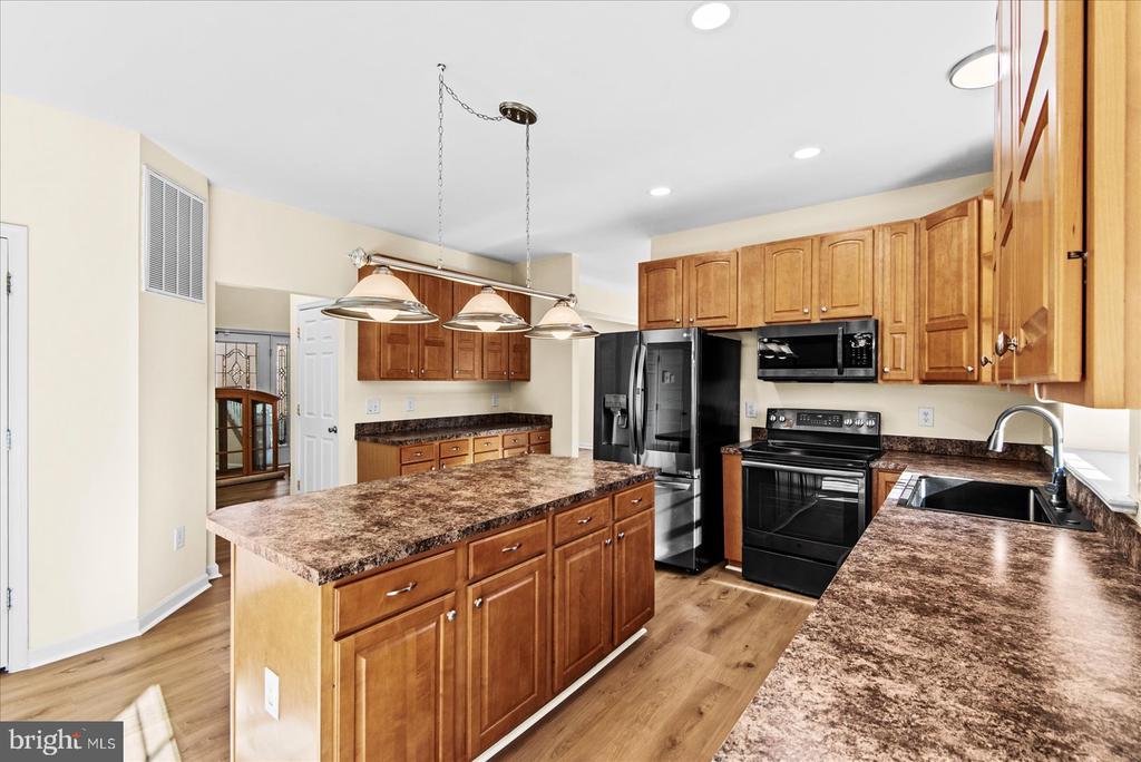 7931 LAKE ANNA PKWY, SPOTSYLVANIA, Virginia 22551, 4 Bedrooms Bedrooms, ,3 BathroomsBathrooms,Residential,7931 LAKE ANNA PKWY,VASP2039044 MLS # VASP2039044