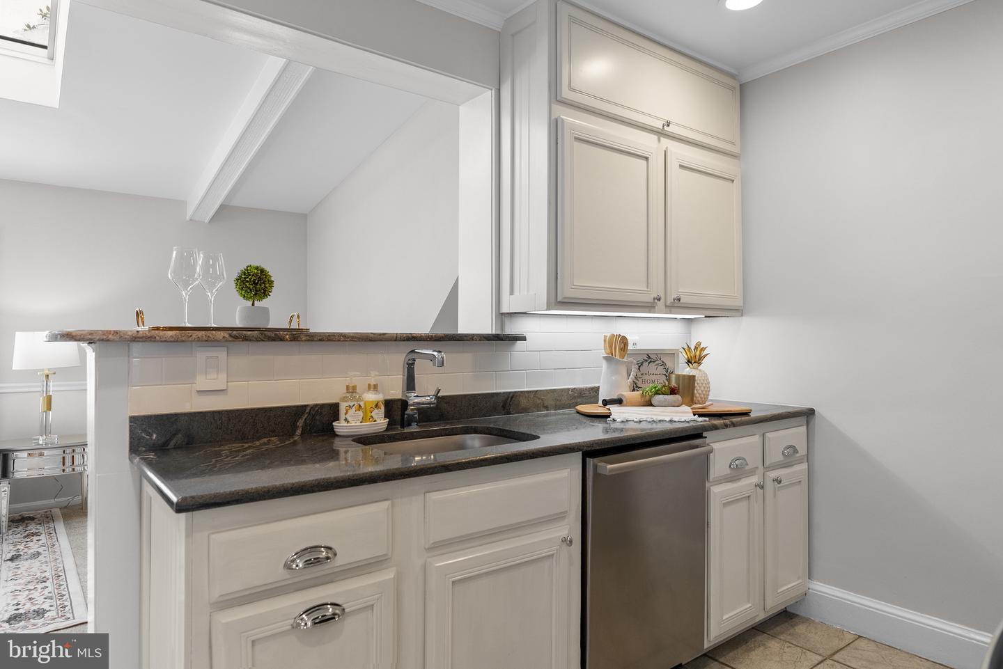 715 W VIEW TER, ALEXANDRIA, Virginia 22301, 3 Bedrooms Bedrooms, ,3 BathroomsBathrooms,Residential,For sale,715 W VIEW TER,VAAX2051230 MLS # VAAX2051230