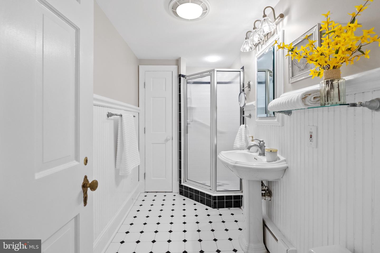 715 W VIEW TER, ALEXANDRIA, Virginia 22301, 3 Bedrooms Bedrooms, ,3 BathroomsBathrooms,Residential,For sale,715 W VIEW TER,VAAX2051230 MLS # VAAX2051230