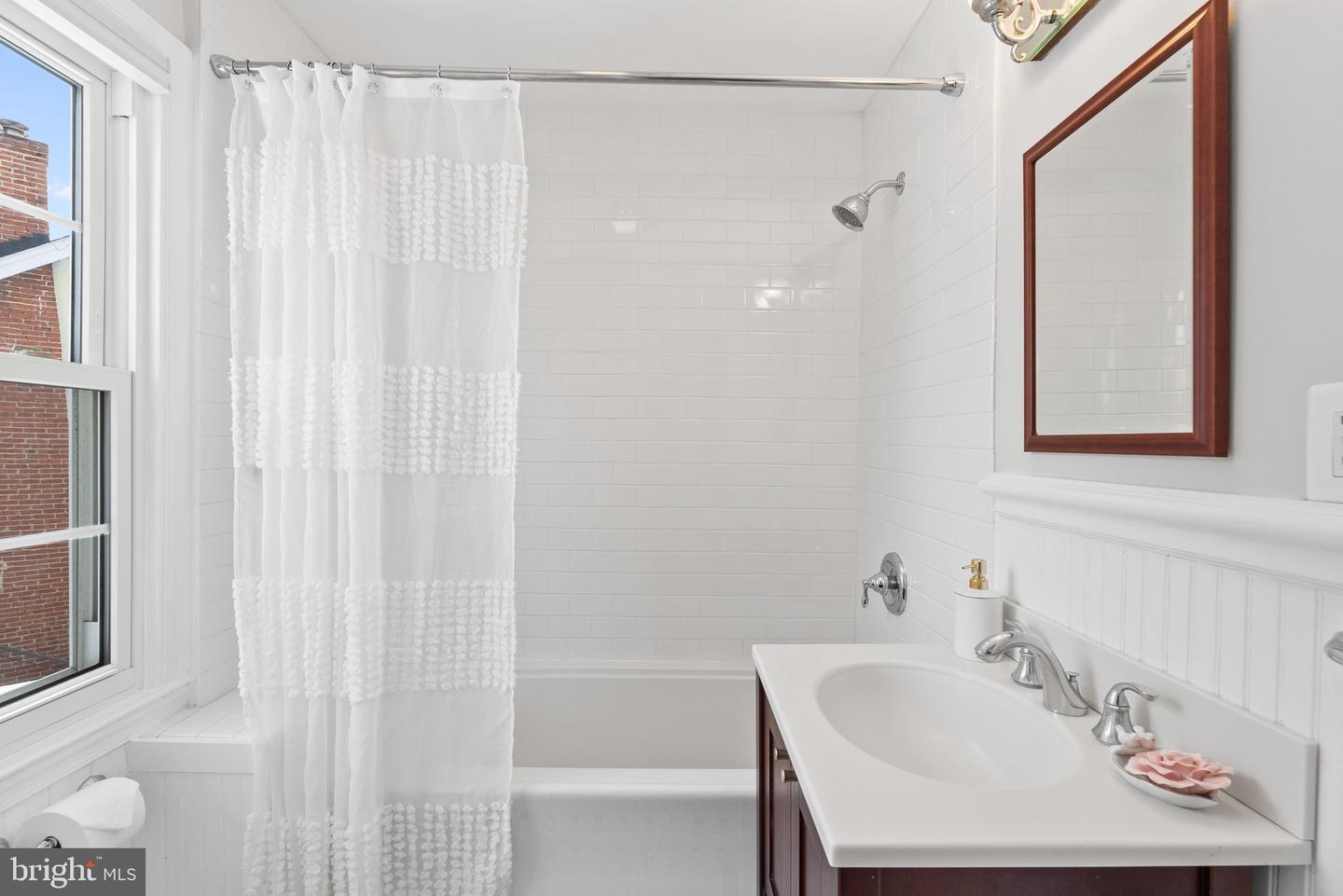 715 W VIEW TER, ALEXANDRIA, Virginia 22301, 3 Bedrooms Bedrooms, ,3 BathroomsBathrooms,Residential,For sale,715 W VIEW TER,VAAX2051230 MLS # VAAX2051230