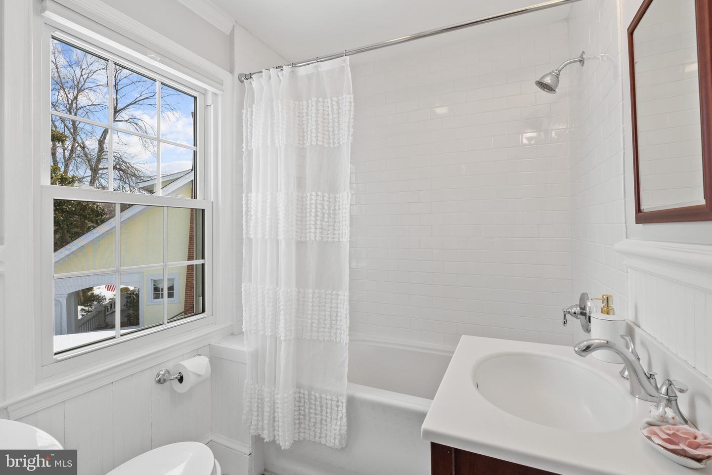 715 W VIEW TER, ALEXANDRIA, Virginia 22301, 3 Bedrooms Bedrooms, ,3 BathroomsBathrooms,Residential,For sale,715 W VIEW TER,VAAX2051230 MLS # VAAX2051230