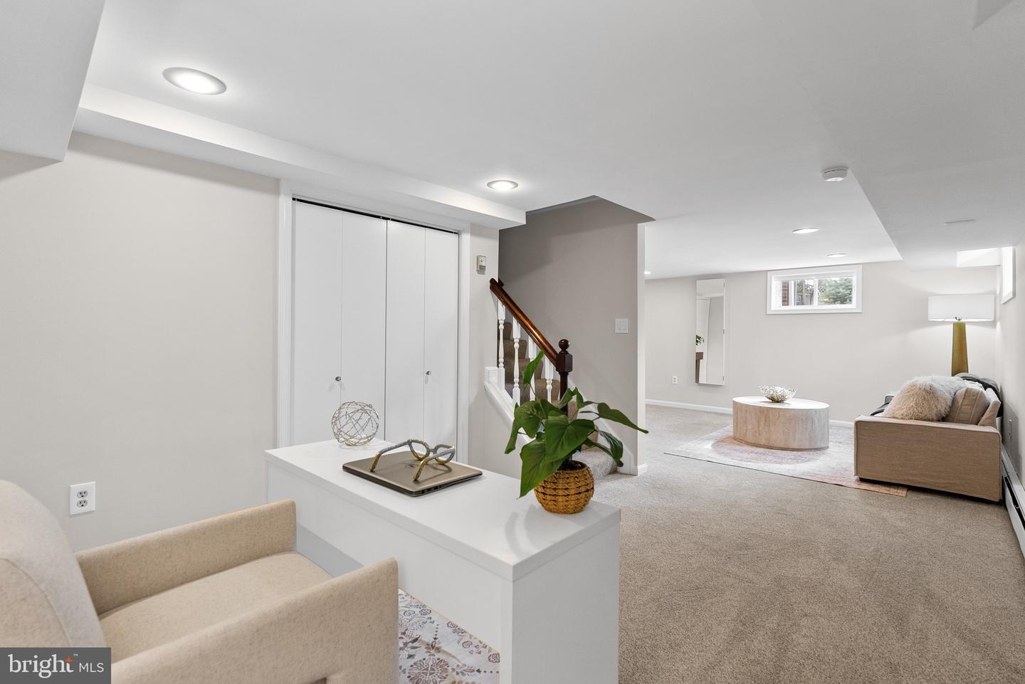 715 W VIEW TER, ALEXANDRIA, Virginia 22301, 3 Bedrooms Bedrooms, ,3 BathroomsBathrooms,Residential,For sale,715 W VIEW TER,VAAX2051230 MLS # VAAX2051230