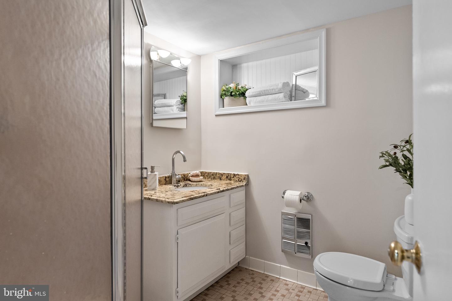 715 W VIEW TER, ALEXANDRIA, Virginia 22301, 3 Bedrooms Bedrooms, ,3 BathroomsBathrooms,Residential,For sale,715 W VIEW TER,VAAX2051230 MLS # VAAX2051230