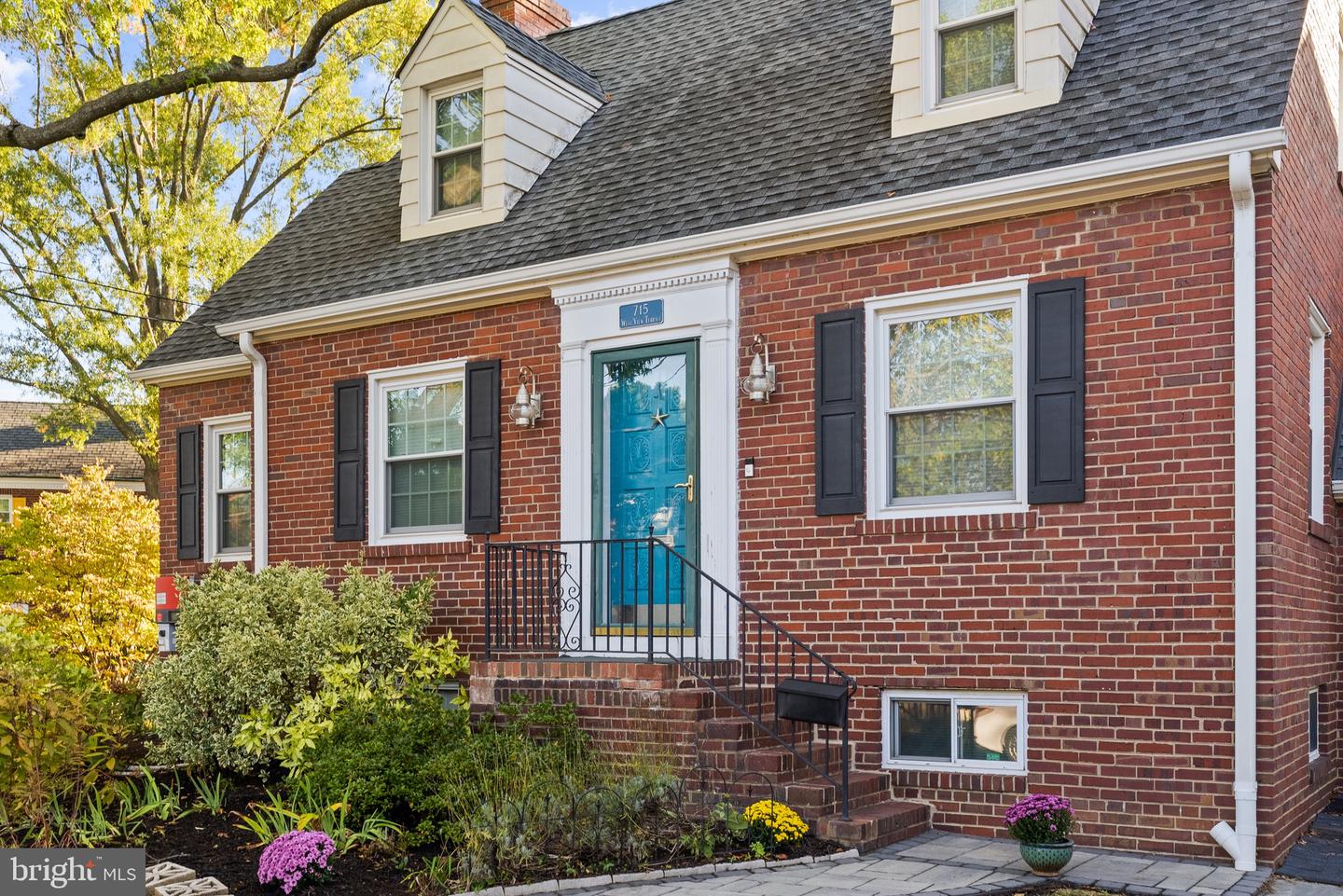 715 W VIEW TER, ALEXANDRIA, Virginia 22301, 3 Bedrooms Bedrooms, ,3 BathroomsBathrooms,Residential,For sale,715 W VIEW TER,VAAX2051230 MLS # VAAX2051230