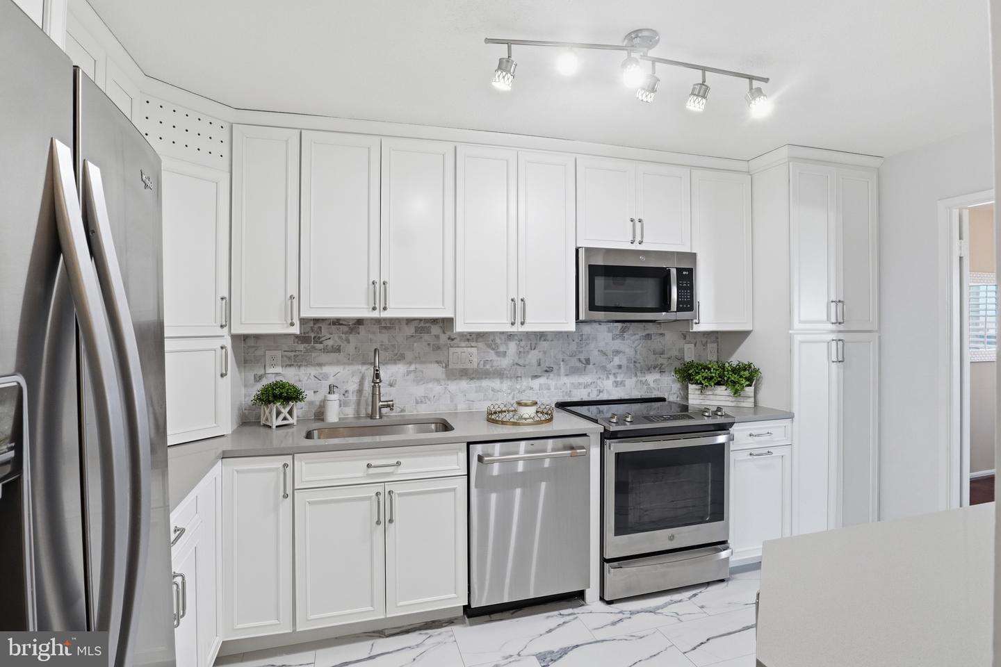 205 YOAKUM PKWY #1724, ALEXANDRIA, Virginia 22304, 2 Bedrooms Bedrooms, ,2 BathroomsBathrooms,Residential,For sale,205 YOAKUM PKWY #1724,VAAX2051558 MLS # VAAX2051558