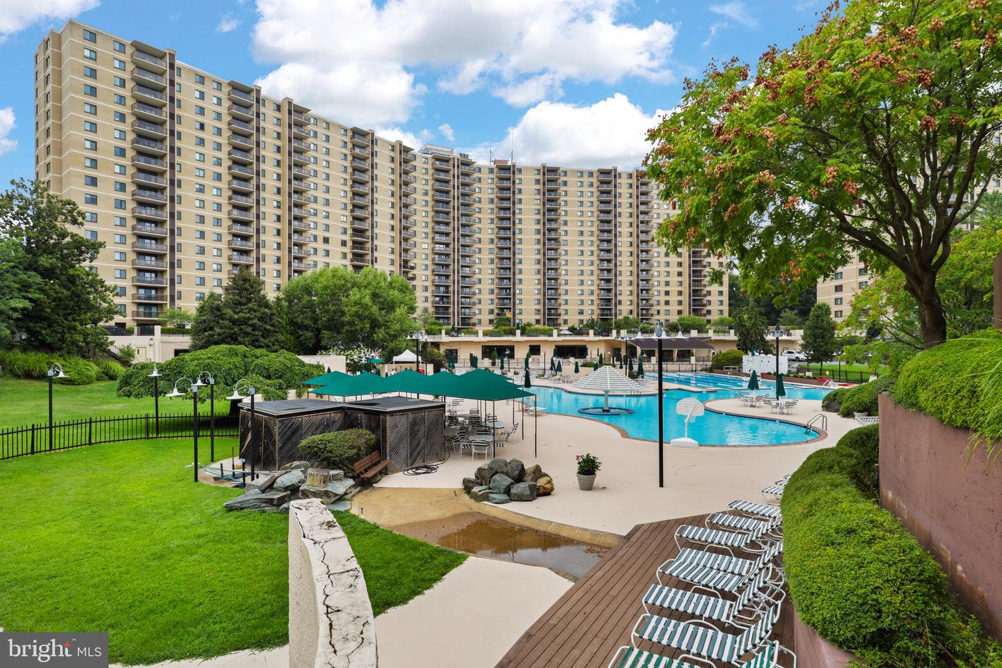 205 YOAKUM PKWY #1724, ALEXANDRIA, Virginia 22304, 2 Bedrooms Bedrooms, ,2 BathroomsBathrooms,Residential,For sale,205 YOAKUM PKWY #1724,VAAX2051558 MLS # VAAX2051558