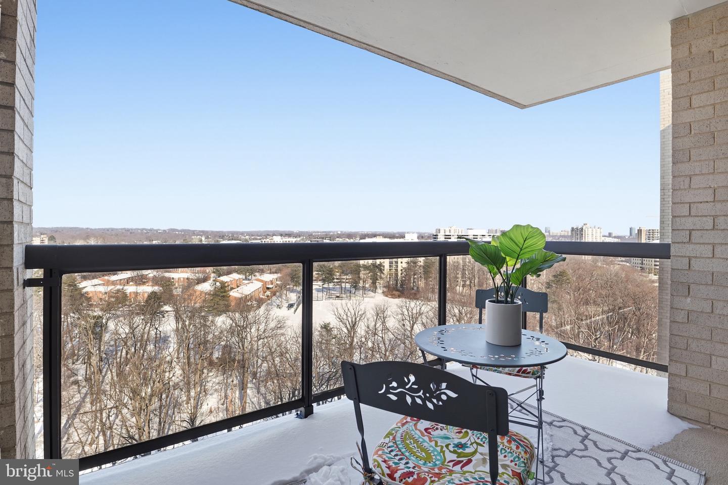 205 YOAKUM PKWY #1724, ALEXANDRIA, Virginia 22304, 2 Bedrooms Bedrooms, ,2 BathroomsBathrooms,Residential,For sale,205 YOAKUM PKWY #1724,VAAX2051558 MLS # VAAX2051558