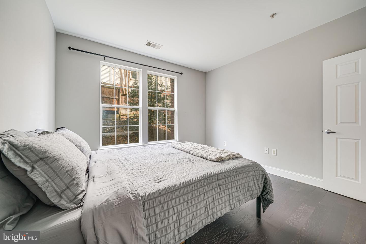 801 S GREENBRIER ST #113, ARLINGTON, Virginia 22204, 2 Bedrooms Bedrooms, 4 Rooms Rooms,2 BathroomsBathrooms,Residential,For sale,801 S GREENBRIER ST #113,VAAR2066042 MLS # VAAR2066042