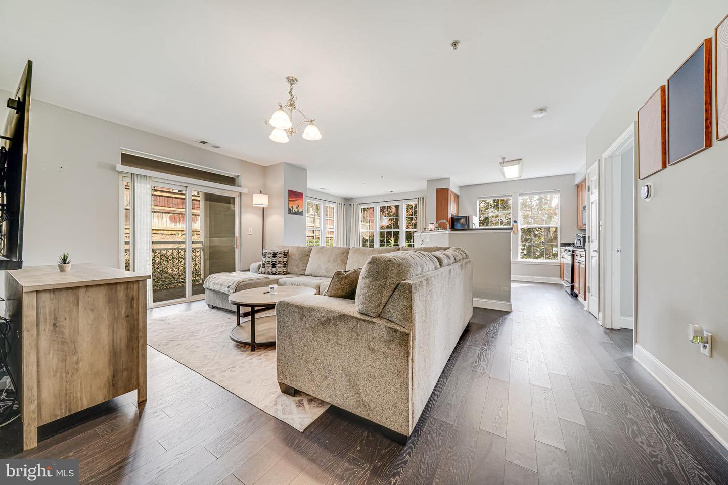 801 S GREENBRIER ST #113, ARLINGTON, Virginia 22204, 2 Bedrooms Bedrooms, 4 Rooms Rooms,2 BathroomsBathrooms,Residential,For sale,801 S GREENBRIER ST #113,VAAR2066042 MLS # VAAR2066042