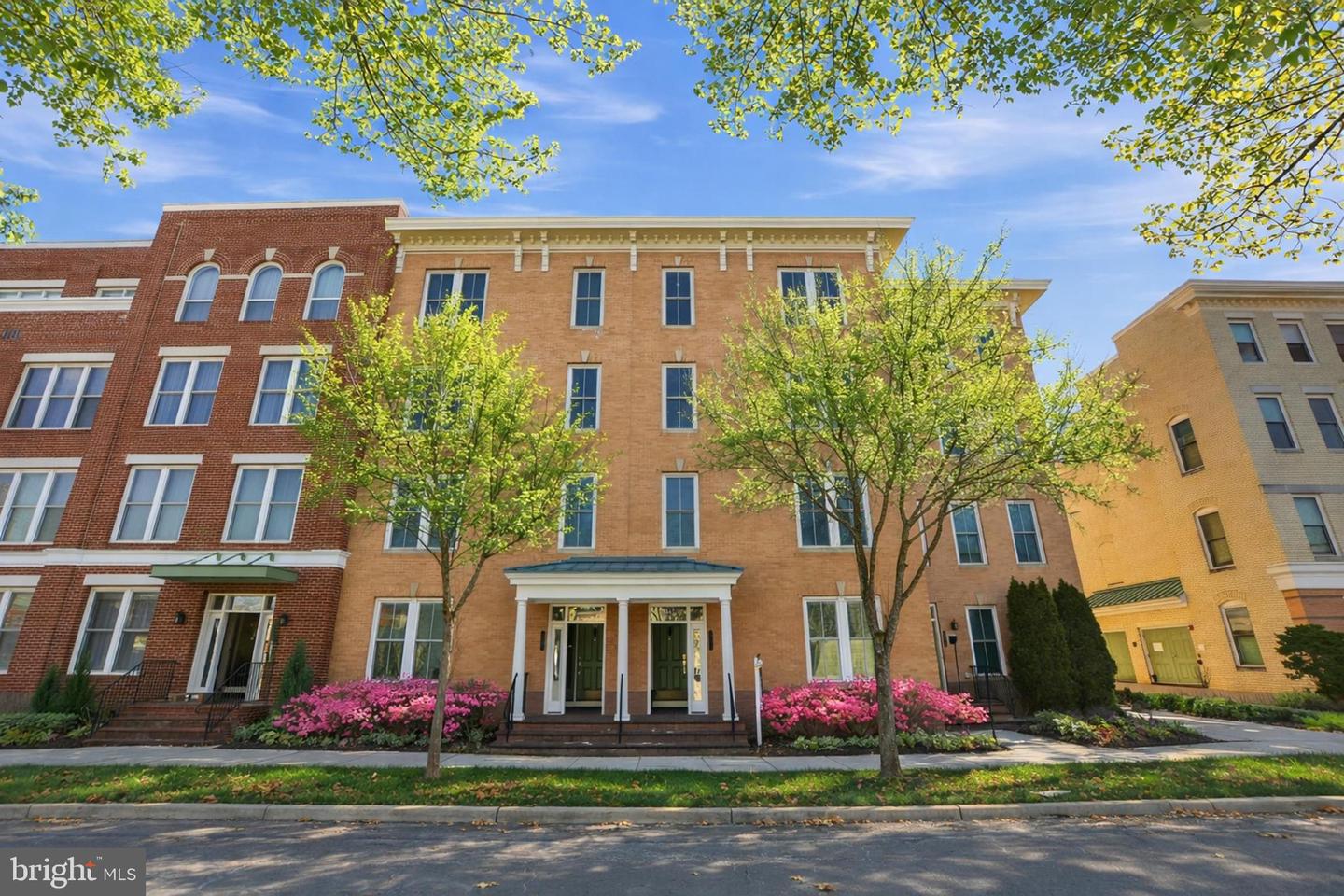 2307 RICHMOND HWY #102, ALEXANDRIA, Virginia 22301, 3 Bedrooms Bedrooms, ,2 BathroomsBathrooms,Residential,For sale,2307 RICHMOND HWY #102,VAAX2052034 MLS # VAAX2052034