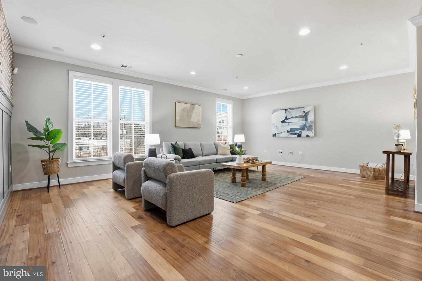 2307 RICHMOND HWY #102, ALEXANDRIA, Virginia 22301, 3 Bedrooms Bedrooms, ,2 BathroomsBathrooms,Residential,For sale,2307 RICHMOND HWY #102,VAAX2052034 MLS # VAAX2052034