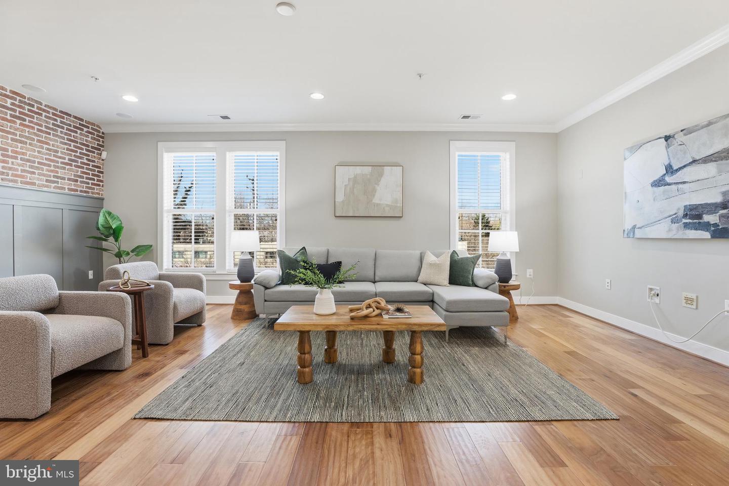 2307 RICHMOND HWY #102, ALEXANDRIA, Virginia 22301, 3 Bedrooms Bedrooms, ,2 BathroomsBathrooms,Residential,For sale,2307 RICHMOND HWY #102,VAAX2052034 MLS # VAAX2052034