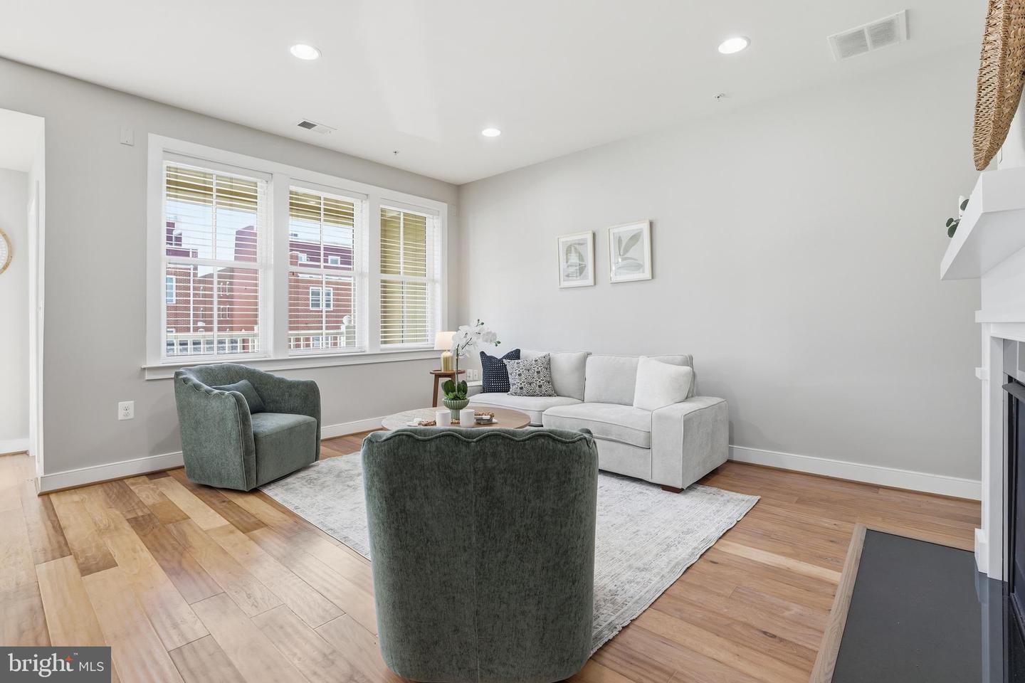 2307 RICHMOND HWY #102, ALEXANDRIA, Virginia 22301, 3 Bedrooms Bedrooms, ,2 BathroomsBathrooms,Residential,For sale,2307 RICHMOND HWY #102,VAAX2052034 MLS # VAAX2052034