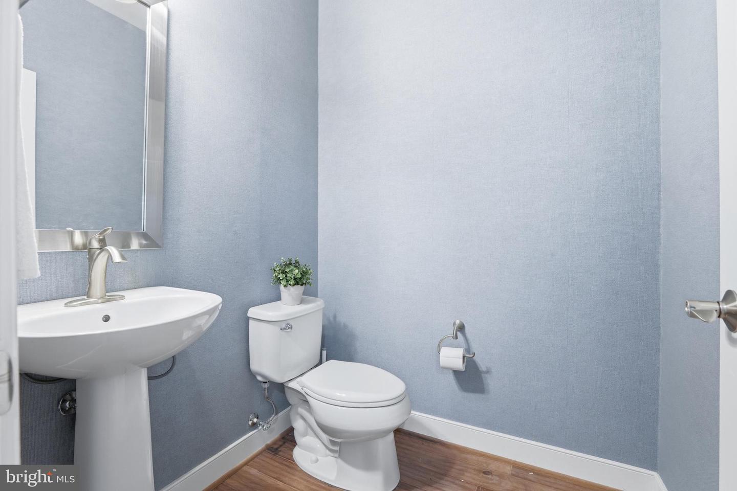 2307 RICHMOND HWY #102, ALEXANDRIA, Virginia 22301, 3 Bedrooms Bedrooms, ,2 BathroomsBathrooms,Residential,For sale,2307 RICHMOND HWY #102,VAAX2052034 MLS # VAAX2052034