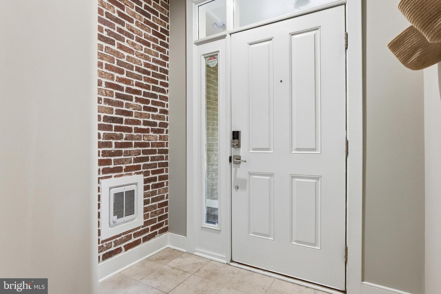 2307 RICHMOND HWY #102, ALEXANDRIA, Virginia 22301, 3 Bedrooms Bedrooms, ,2 BathroomsBathrooms,Residential,For sale,2307 RICHMOND HWY #102,VAAX2052034 MLS # VAAX2052034