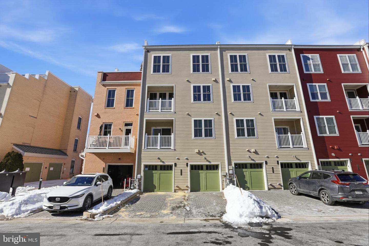 2307 RICHMOND HWY #102, ALEXANDRIA, Virginia 22301, 3 Bedrooms Bedrooms, ,2 BathroomsBathrooms,Residential,For sale,2307 RICHMOND HWY #102,VAAX2052034 MLS # VAAX2052034