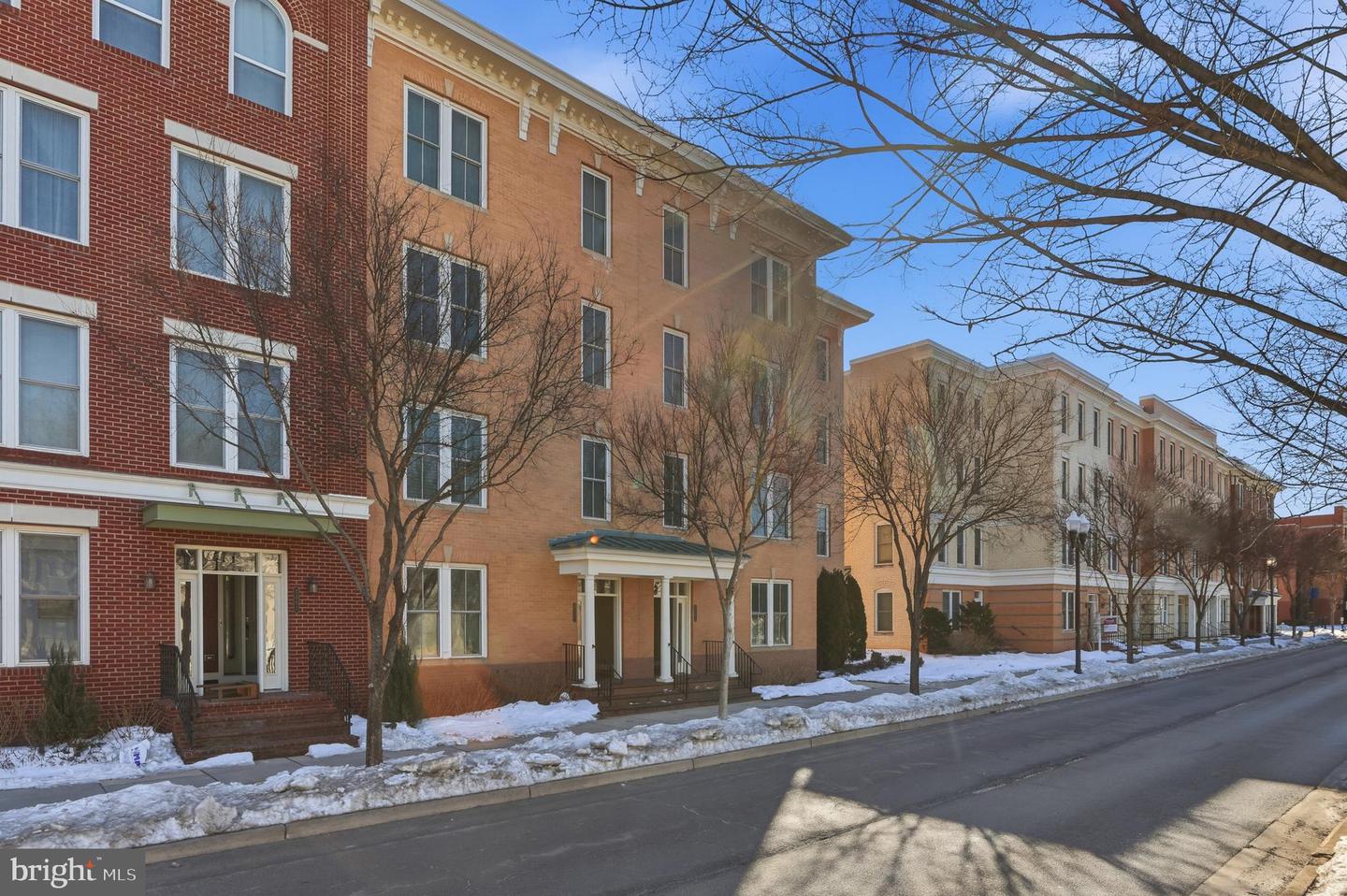 2307 RICHMOND HWY #102, ALEXANDRIA, Virginia 22301, 3 Bedrooms Bedrooms, ,2 BathroomsBathrooms,Residential,For sale,2307 RICHMOND HWY #102,VAAX2052034 MLS # VAAX2052034