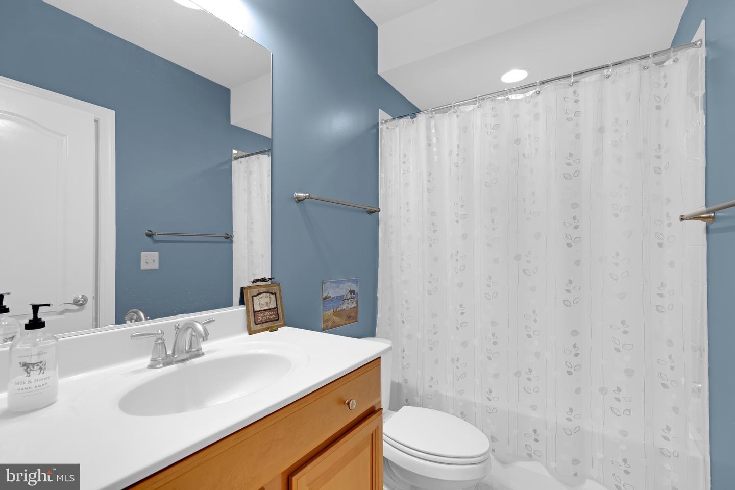 3883 BILLBERRY DR, FAIRFAX, Virginia 22033, 4 Bedrooms Bedrooms, ,4 BathroomsBathrooms,Residential,For sale,3883 BILLBERRY DR,VAFX2282278 MLS # VAFX2282278