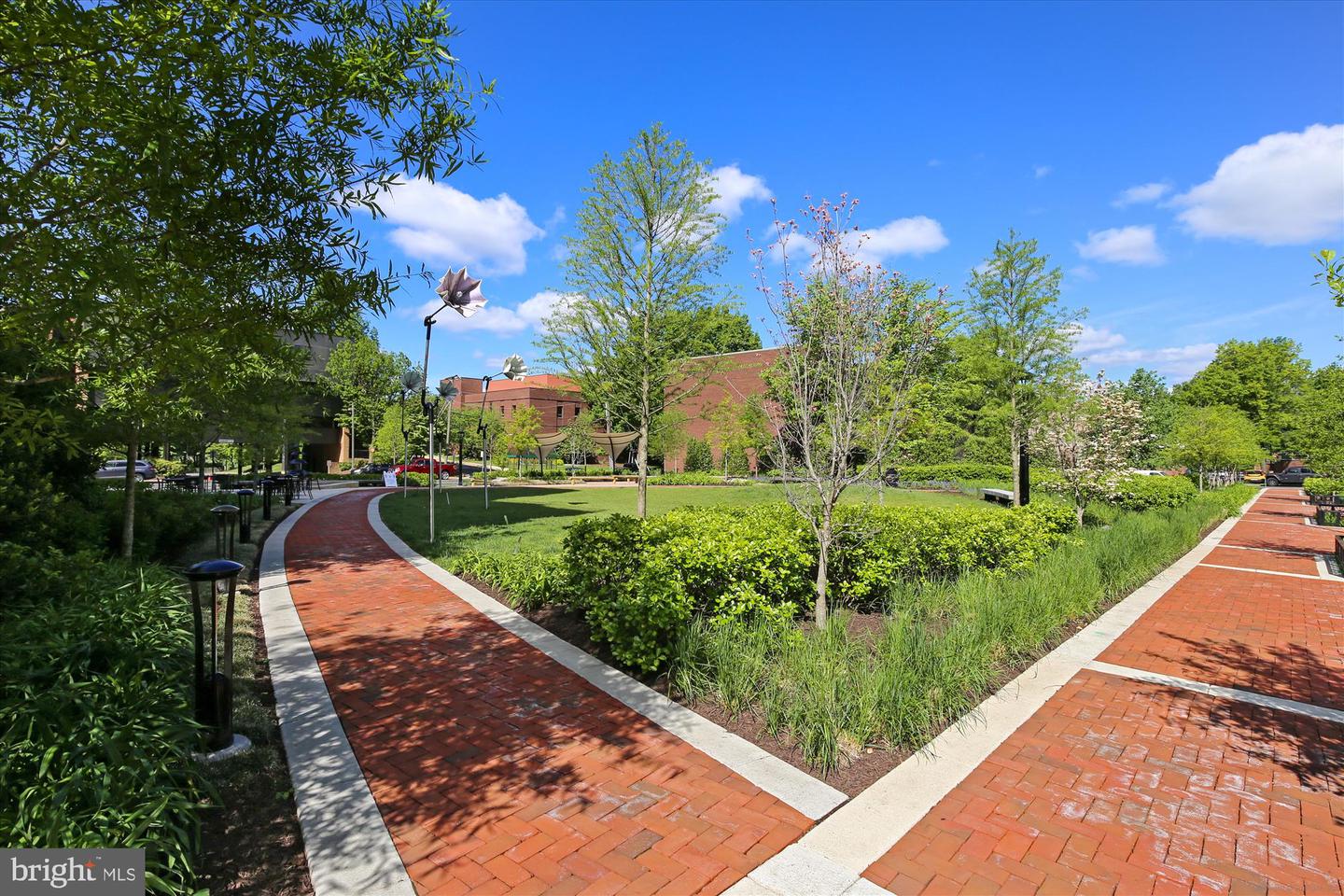 6900 FLEETWOOD RD #600, MCLEAN, Virginia 22101, 2 Bedrooms Bedrooms, 9 Rooms Rooms,2 BathroomsBathrooms,Residential,For sale,6900 FLEETWOOD RD #600,VAFX2282614 MLS # VAFX2282614