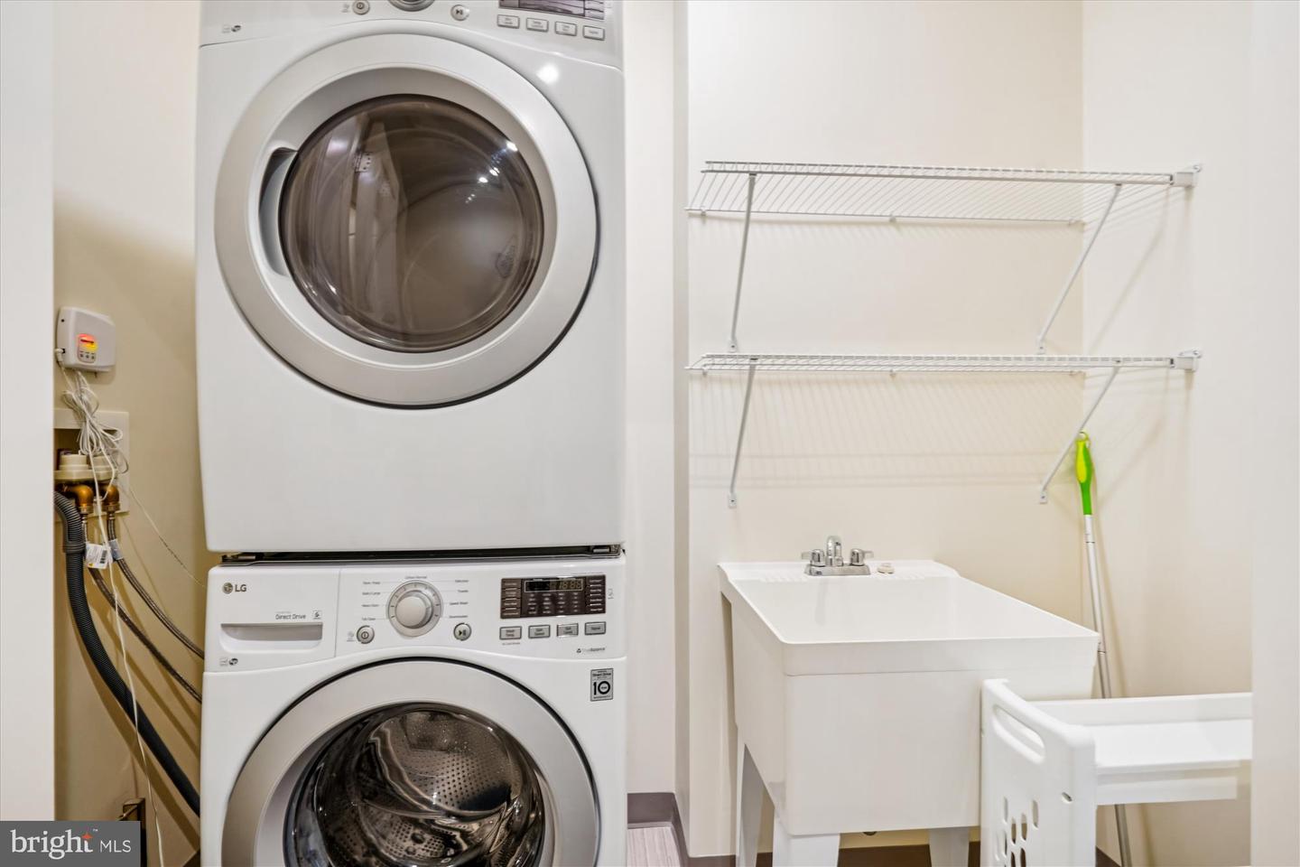 6900 FLEETWOOD RD #600, MCLEAN, Virginia 22101, 2 Bedrooms Bedrooms, 9 Rooms Rooms,2 BathroomsBathrooms,Residential,For sale,6900 FLEETWOOD RD #600,VAFX2282614 MLS # VAFX2282614