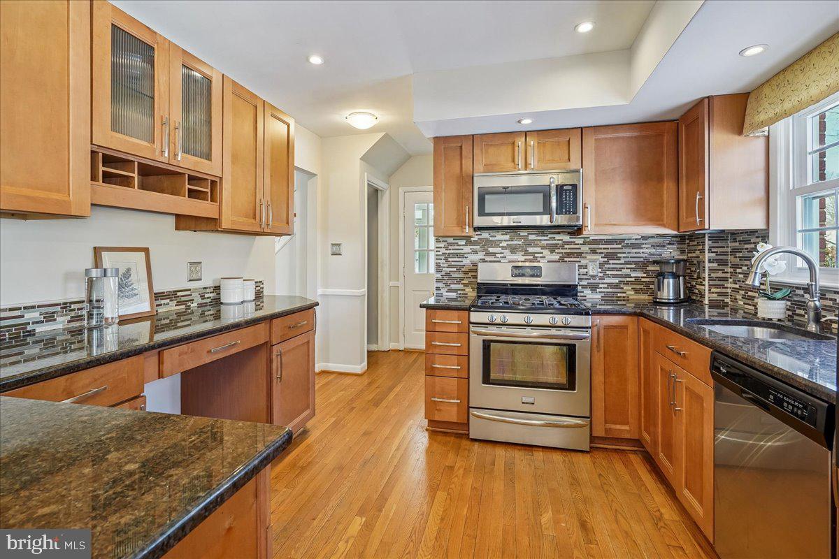 2412 CAVENDISH DR, ALEXANDRIA, Virginia 22308, 3 Bedrooms Bedrooms, ,2 BathroomsBathrooms,Residential,For sale,2412 CAVENDISH DR,VAFX2283444 MLS # VAFX2283444