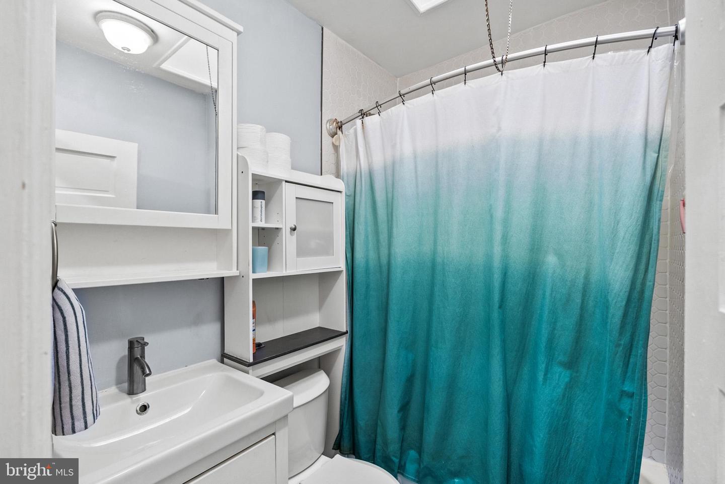 2422 2ND ST NE, WASHINGTON, District Of Columbia 20002, 2 Bedrooms Bedrooms, ,2 BathroomsBathrooms,Residential,For sale,2422 2ND ST NE,DCDC2239964 MLS # DCDC2239964