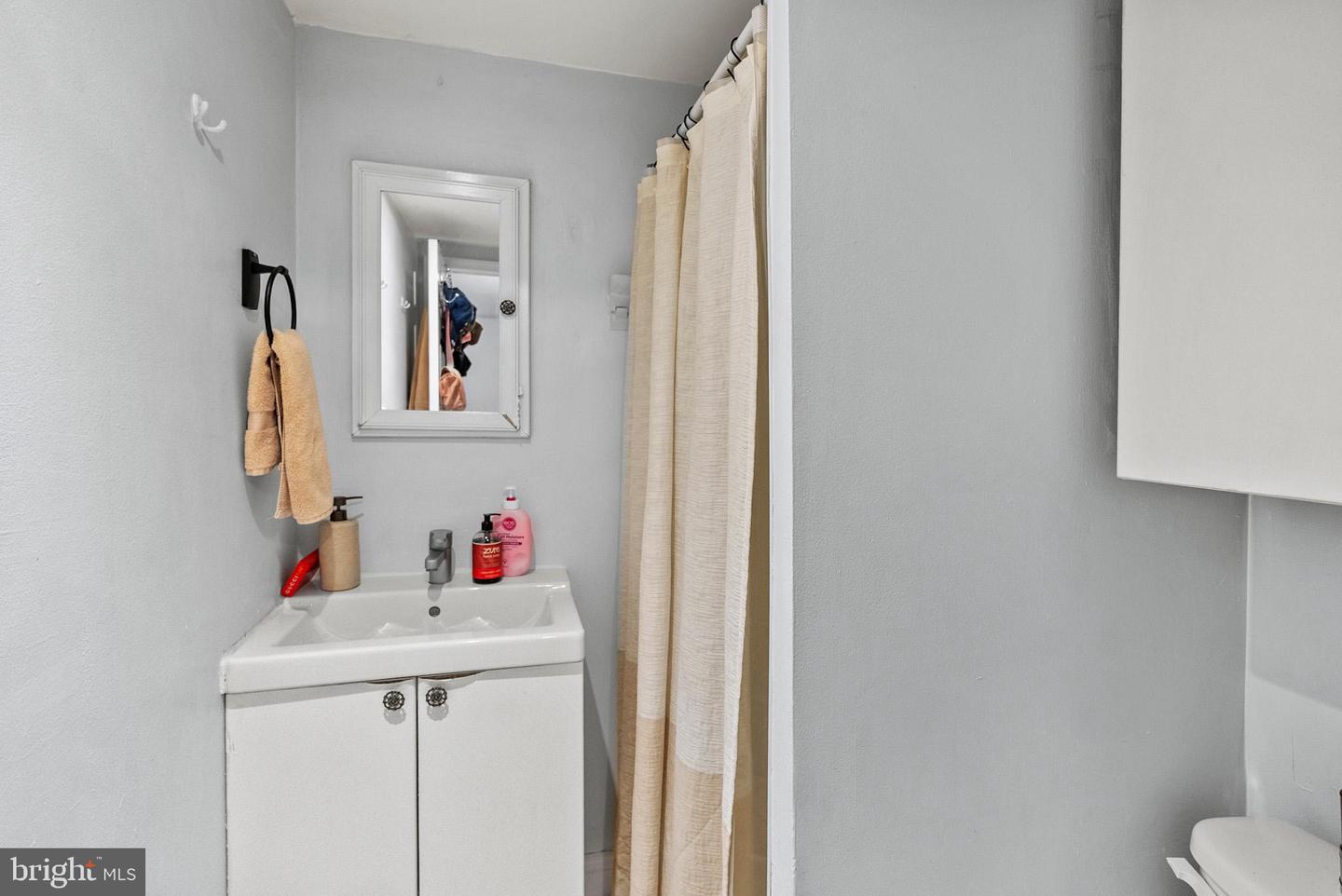 2422 2ND ST NE, WASHINGTON, District Of Columbia 20002, 2 Bedrooms Bedrooms, ,2 BathroomsBathrooms,Residential,For sale,2422 2ND ST NE,DCDC2239964 MLS # DCDC2239964