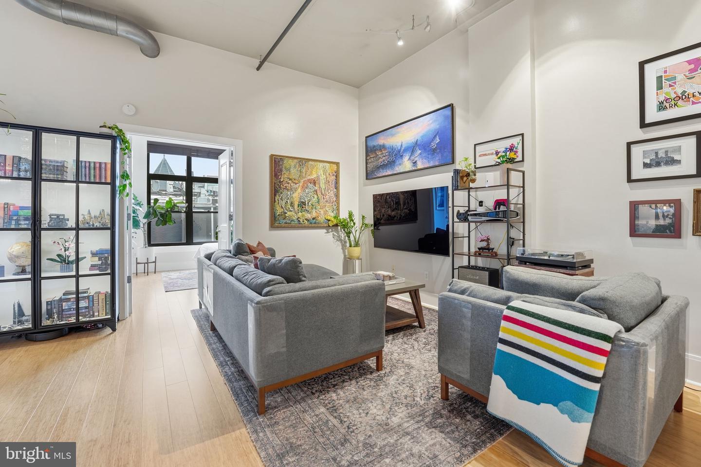 2328 CHAMPLAIN ST NW #302, WASHINGTON, District Of Columbia 20009, 2 Bedrooms Bedrooms, 5 Rooms Rooms,2 BathroomsBathrooms,Residential,For sale,2328 CHAMPLAIN ST NW #302,DCDC2241078 MLS # DCDC2241078