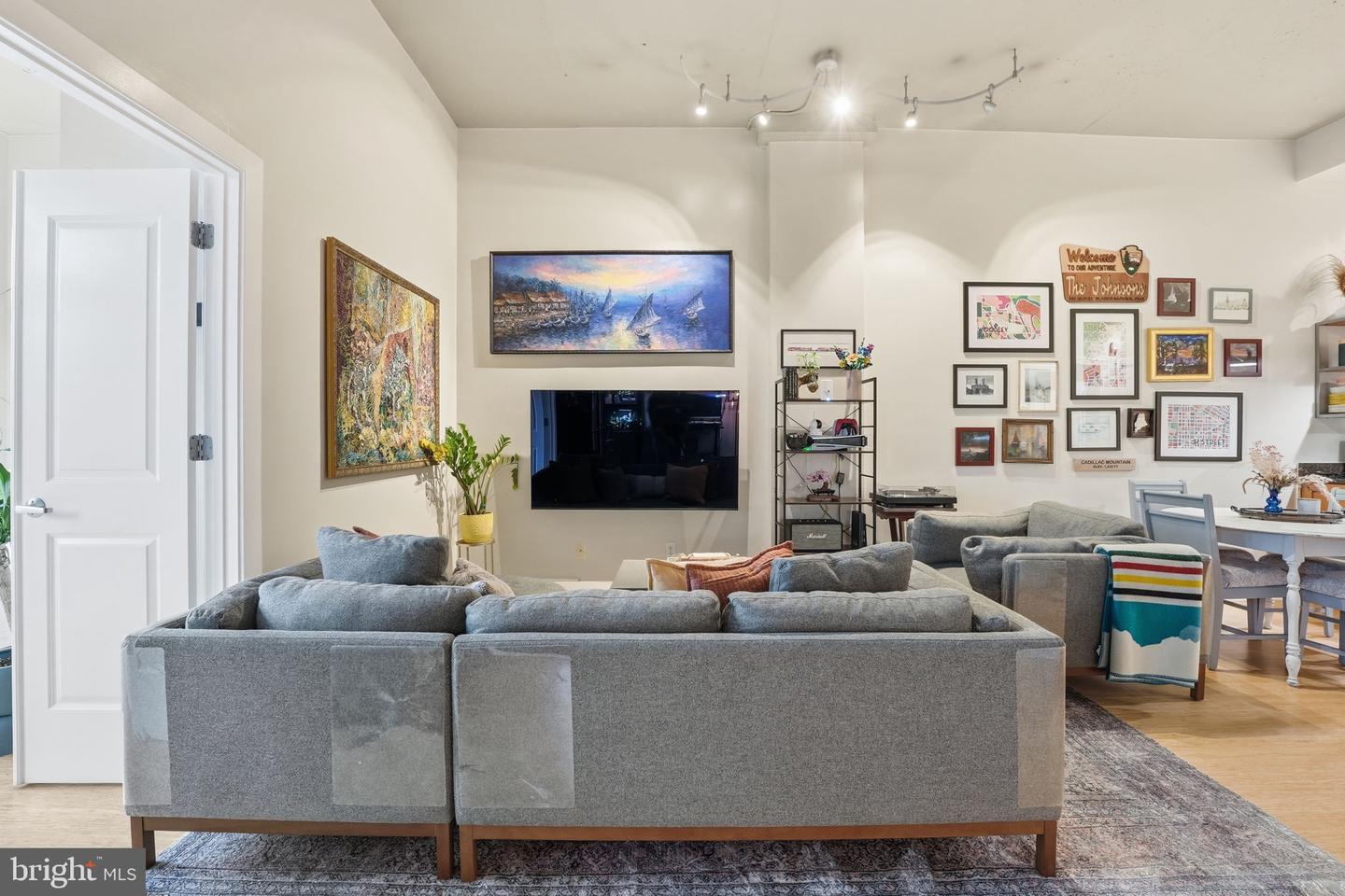 2328 CHAMPLAIN ST NW #302, WASHINGTON, District Of Columbia 20009, 2 Bedrooms Bedrooms, 5 Rooms Rooms,2 BathroomsBathrooms,Residential,For sale,2328 CHAMPLAIN ST NW #302,DCDC2241078 MLS # DCDC2241078