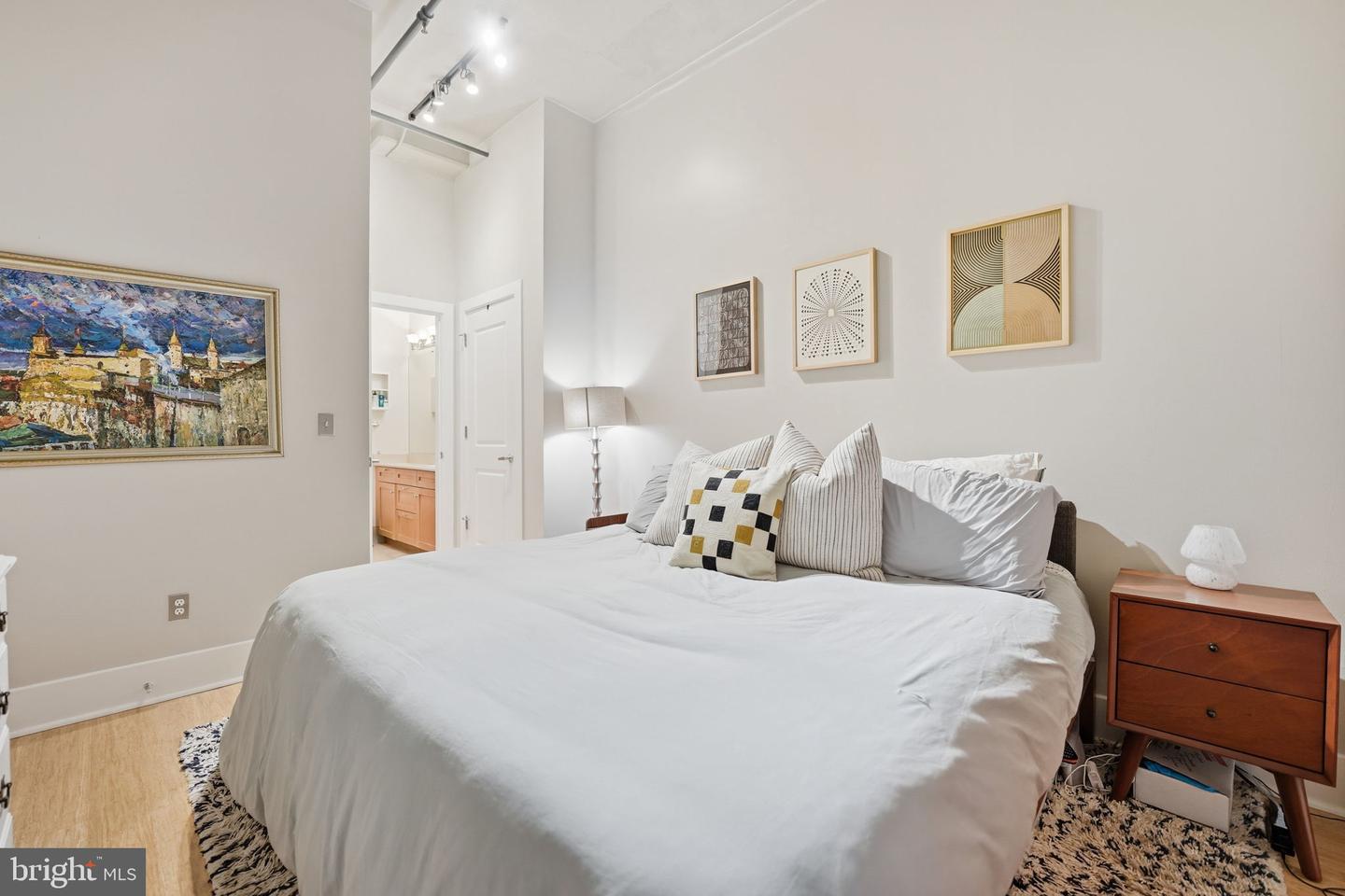 2328 CHAMPLAIN ST NW #302, WASHINGTON, District Of Columbia 20009, 2 Bedrooms Bedrooms, 5 Rooms Rooms,2 BathroomsBathrooms,Residential,For sale,2328 CHAMPLAIN ST NW #302,DCDC2241078 MLS # DCDC2241078