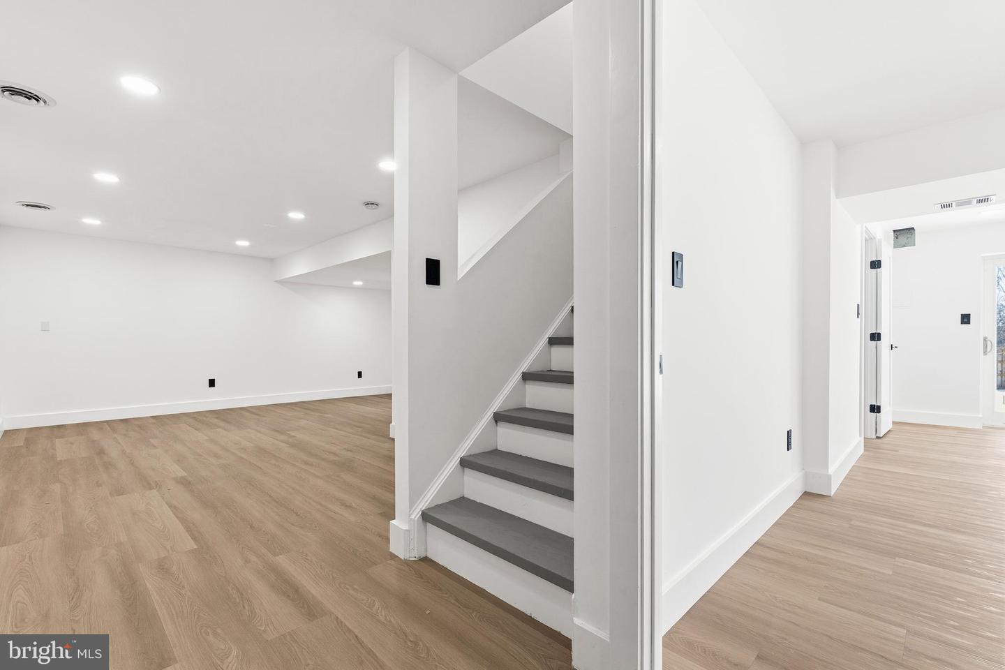 12011 MEADOWVILLE CT, HERNDON, Virginia 20170, 6 Bedrooms Bedrooms, ,3 BathroomsBathrooms,Residential,For sale,12011 MEADOWVILLE CT,VAFX2285512 MLS # VAFX2285512