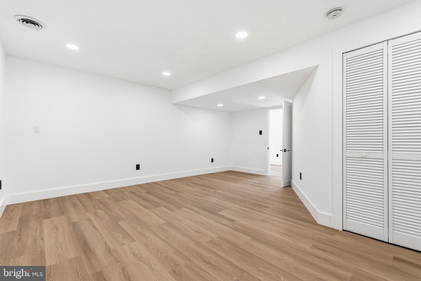 12011 MEADOWVILLE CT, HERNDON, Virginia 20170, 6 Bedrooms Bedrooms, ,3 BathroomsBathrooms,Residential,For sale,12011 MEADOWVILLE CT,VAFX2285512 MLS # VAFX2285512