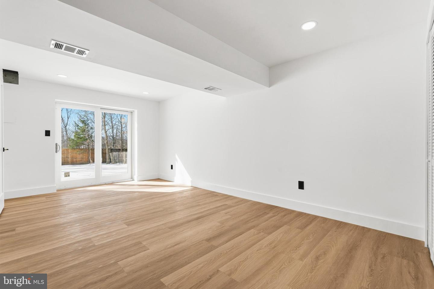 12011 MEADOWVILLE CT, HERNDON, Virginia 20170, 6 Bedrooms Bedrooms, ,3 BathroomsBathrooms,Residential,For sale,12011 MEADOWVILLE CT,VAFX2285512 MLS # VAFX2285512