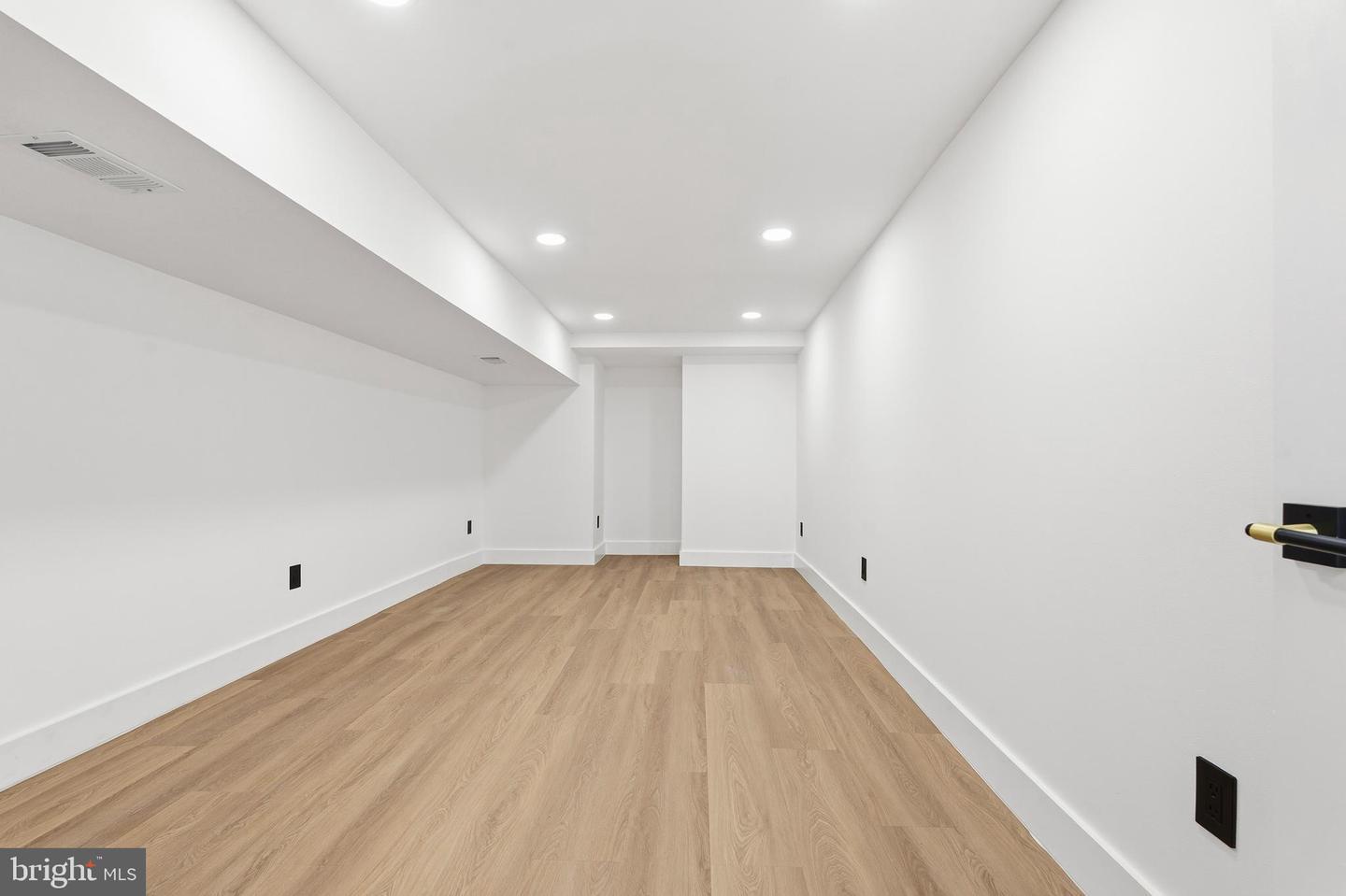 12011 MEADOWVILLE CT, HERNDON, Virginia 20170, 6 Bedrooms Bedrooms, ,3 BathroomsBathrooms,Residential,For sale,12011 MEADOWVILLE CT,VAFX2285512 MLS # VAFX2285512