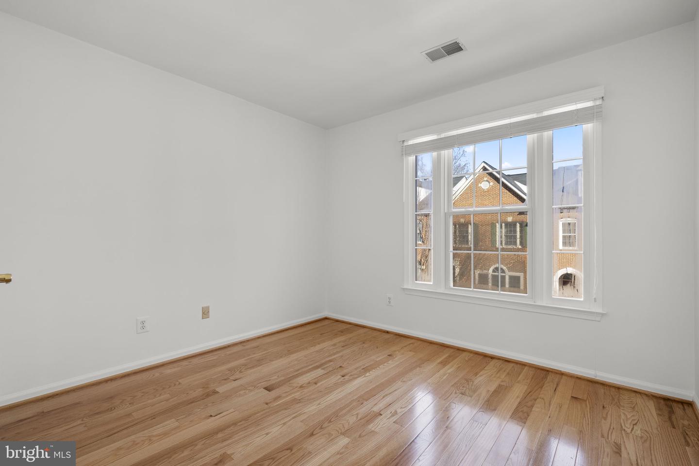 10505 CAPTAIN JOHN SMITH CT, FAIRFAX, Virginia 22030, 3 Bedrooms Bedrooms, ,2 BathroomsBathrooms,Residential,For sale,10505 CAPTAIN JOHN SMITH CT,VAFC2007644 MLS # VAFC2007644