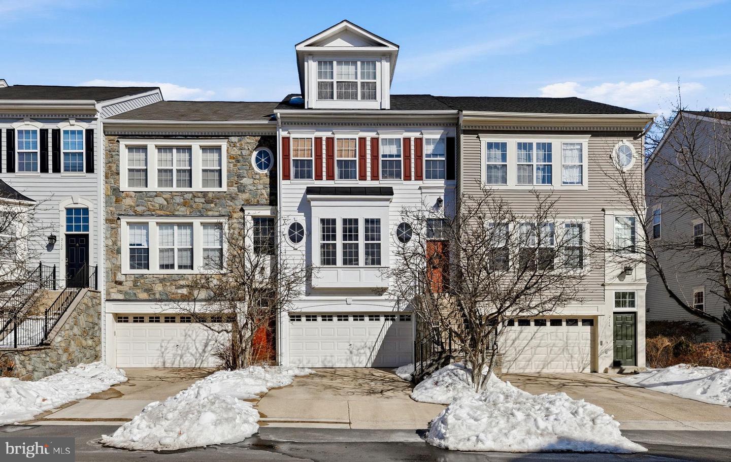 2118 CAPSTONE CIR, HERNDON, Virginia 20170, 4 Bedrooms Bedrooms, ,3 BathroomsBathrooms,Residential,For sale,2118 CAPSTONE CIR,VAFX2285652 MLS # VAFX2285652