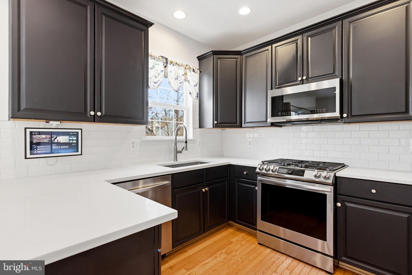 2118 CAPSTONE CIR, HERNDON, Virginia 20170, 4 Bedrooms Bedrooms, ,3 BathroomsBathrooms,Residential,For sale,2118 CAPSTONE CIR,VAFX2285652 MLS # VAFX2285652