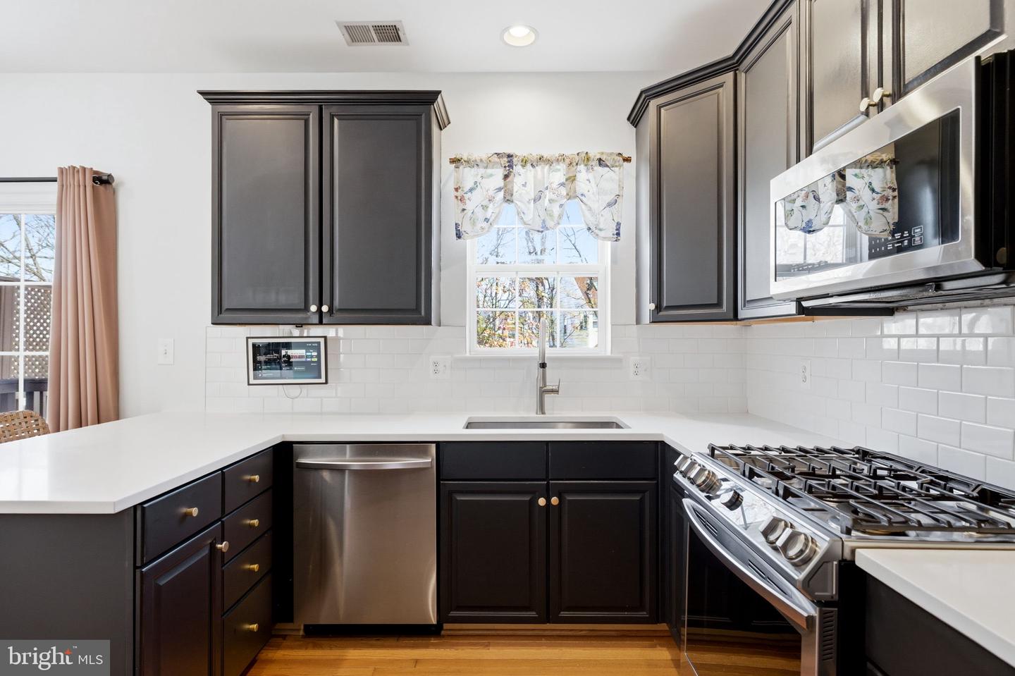 2118 CAPSTONE CIR, HERNDON, Virginia 20170, 4 Bedrooms Bedrooms, ,3 BathroomsBathrooms,Residential,For sale,2118 CAPSTONE CIR,VAFX2285652 MLS # VAFX2285652