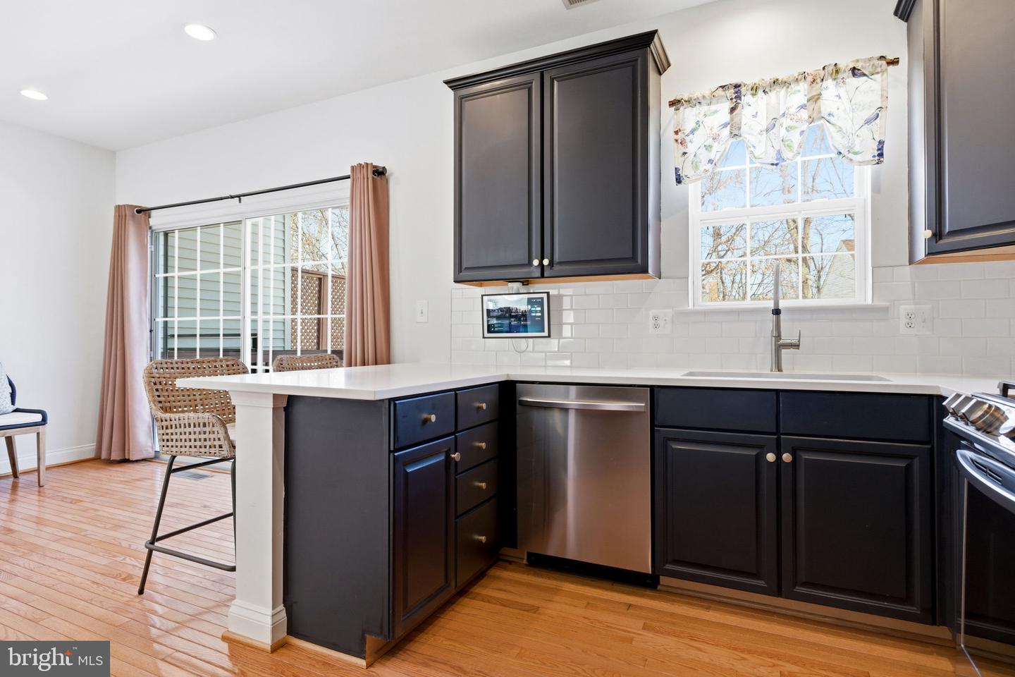 2118 CAPSTONE CIR, HERNDON, Virginia 20170, 4 Bedrooms Bedrooms, ,3 BathroomsBathrooms,Residential,For sale,2118 CAPSTONE CIR,VAFX2285652 MLS # VAFX2285652