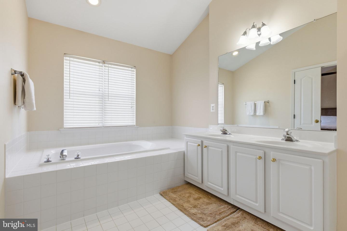 2118 CAPSTONE CIR, HERNDON, Virginia 20170, 4 Bedrooms Bedrooms, ,3 BathroomsBathrooms,Residential,For sale,2118 CAPSTONE CIR,VAFX2285652 MLS # VAFX2285652