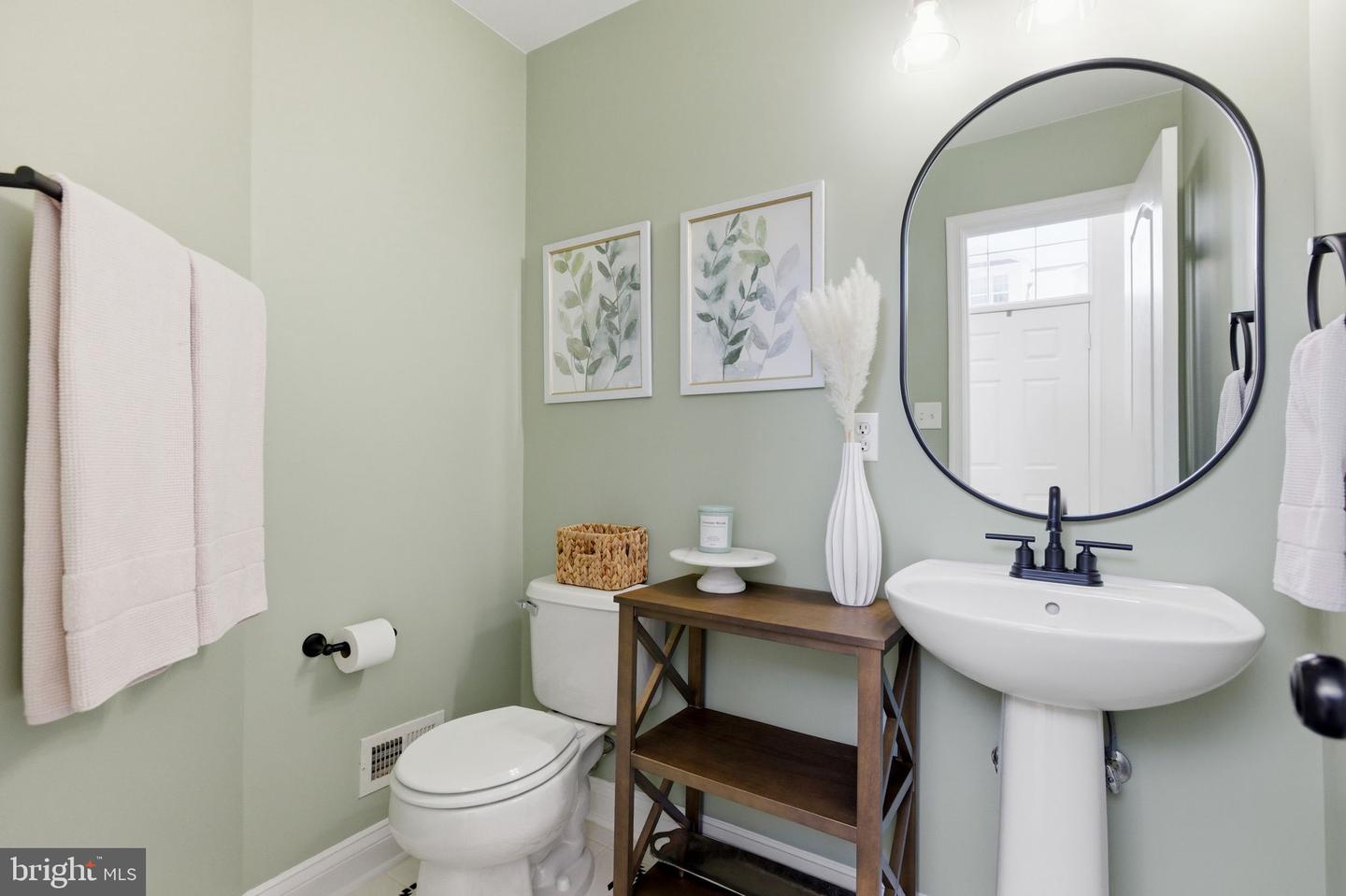 2118 CAPSTONE CIR, HERNDON, Virginia 20170, 4 Bedrooms Bedrooms, ,3 BathroomsBathrooms,Residential,For sale,2118 CAPSTONE CIR,VAFX2285652 MLS # VAFX2285652