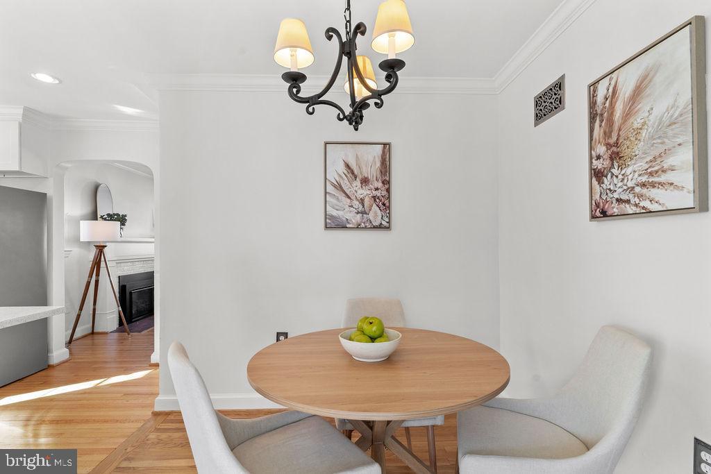 5118 25TH RD N, ARLINGTON, Virginia 22207, 3 Bedrooms Bedrooms, ,2 BathroomsBathrooms,Residential,For sale,5118 25TH RD N,VAAR2067804 MLS # VAAR2067804